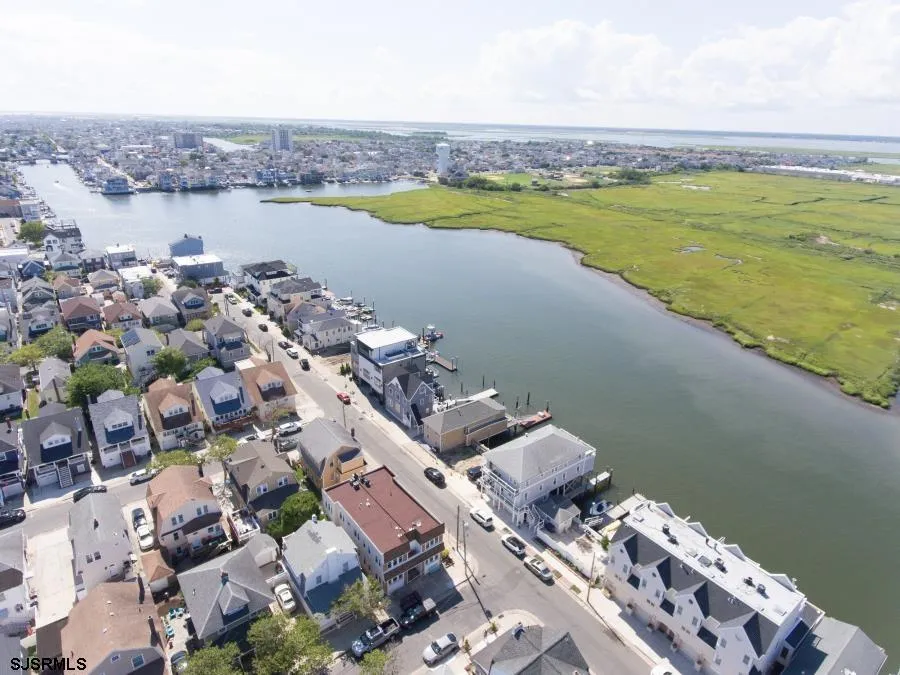 28 N Oakland Ave Ventnor, NJ 08406