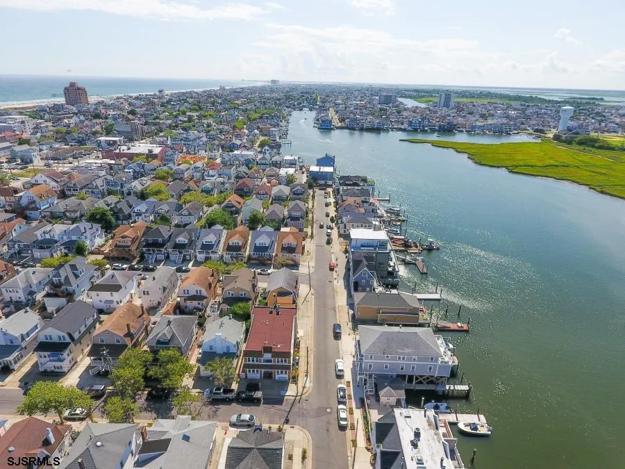 28 N Oakland Ave Ventnor, NJ 08406