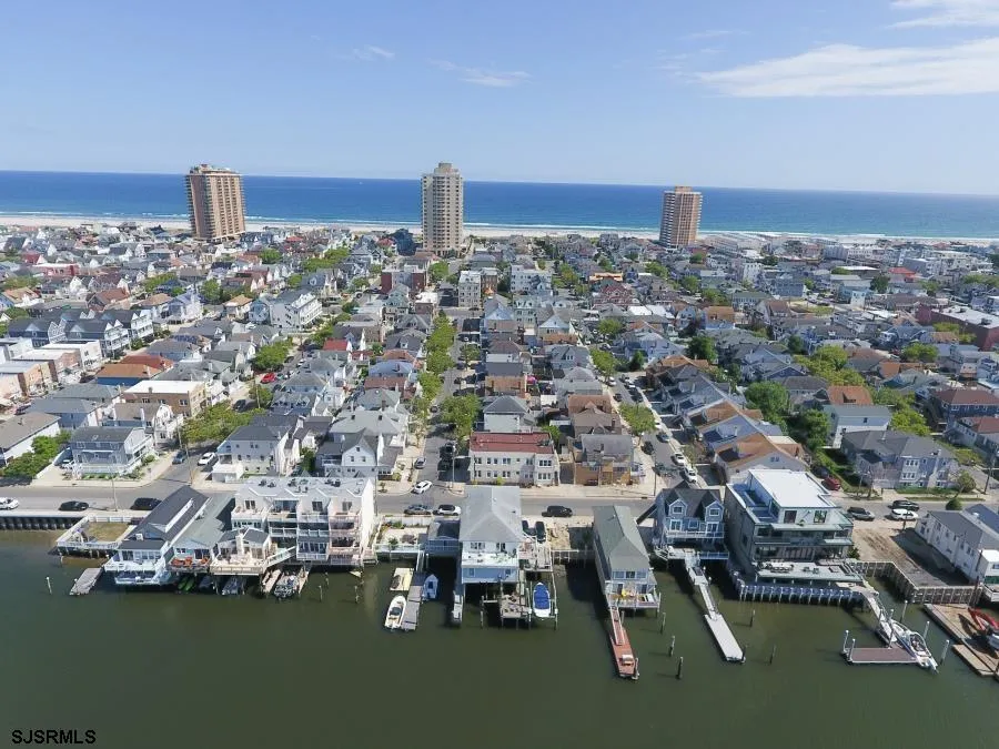 28 N Oakland Ave Ventnor, NJ 08406