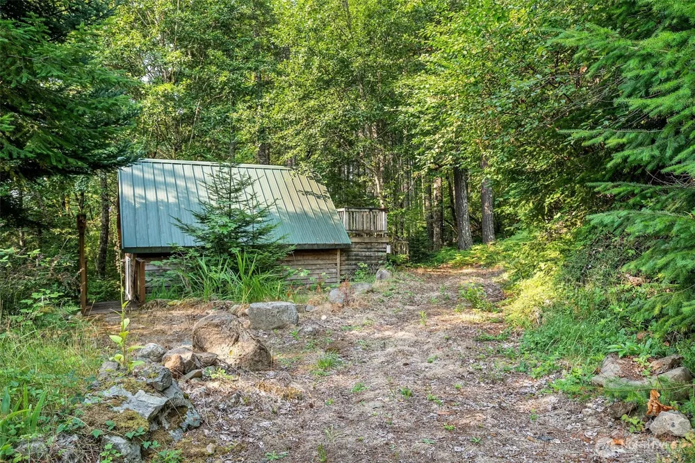 133 A Hinkle Tinkle Packwood, WA 98361