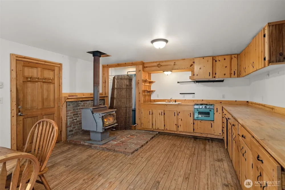 133 A Hinkle Tinkle Packwood, WA 98361