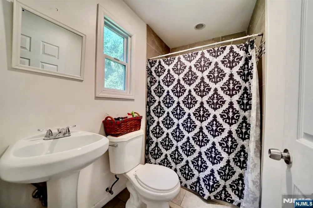 17 Orchard Street Pompton Lakes, NJ 07442