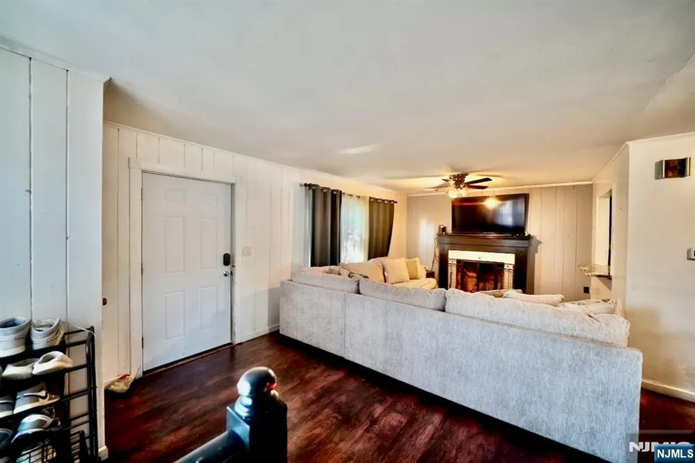 17 Orchard Street Pompton Lakes, NJ 07442