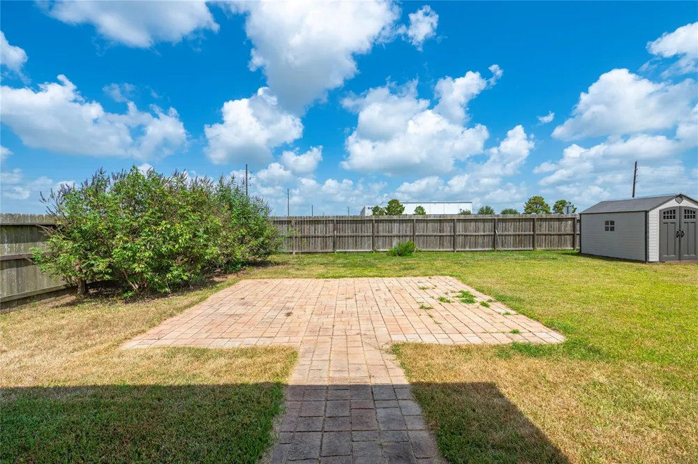 211 White Wing Lane Sealy, TX 77474