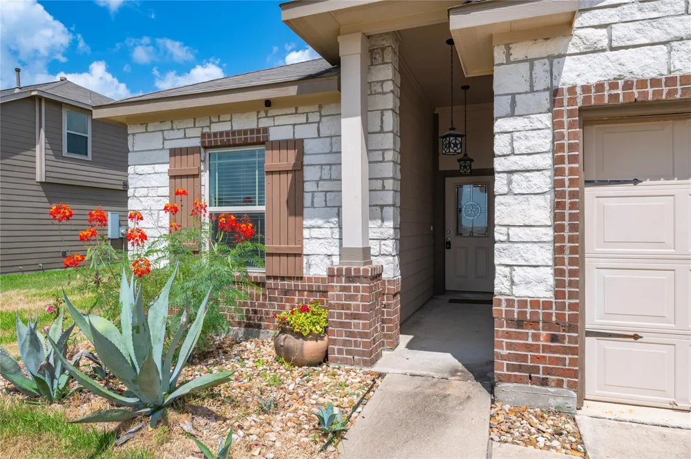 211 White Wing Lane Sealy, TX 77474