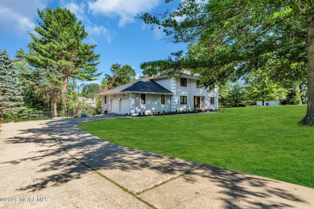 10 Sunrise Circle Holmdel, NJ 07733