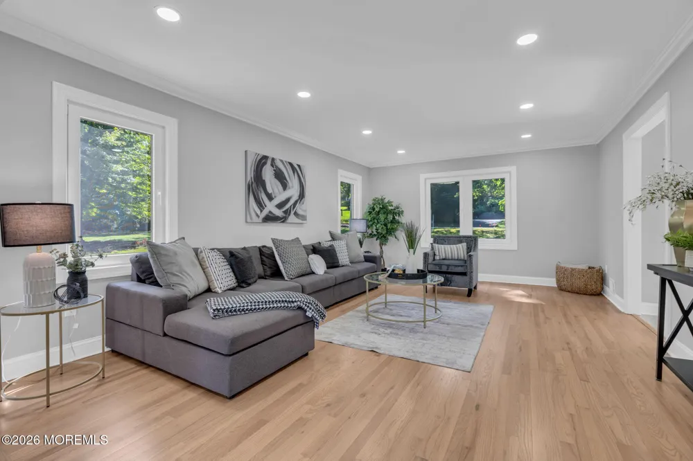 10 Sunrise Circle Holmdel, NJ 07733