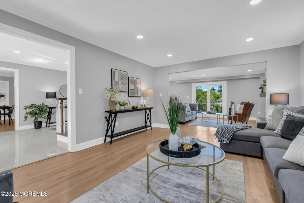 10 Sunrise Circle Holmdel, NJ 07733