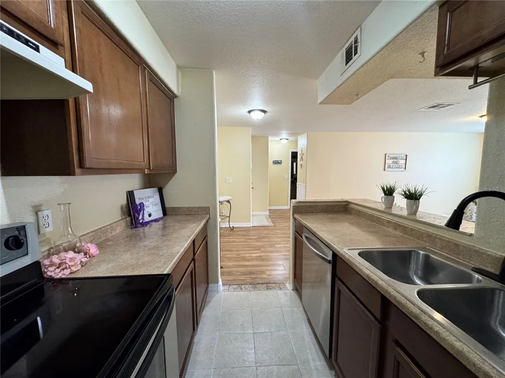 202 RED MAPLE PLACE #202 Brandon, FL 33510