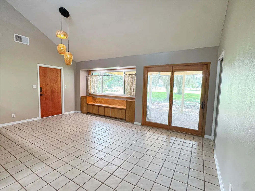 5610 County Road 823 West Columbia, TX 77486