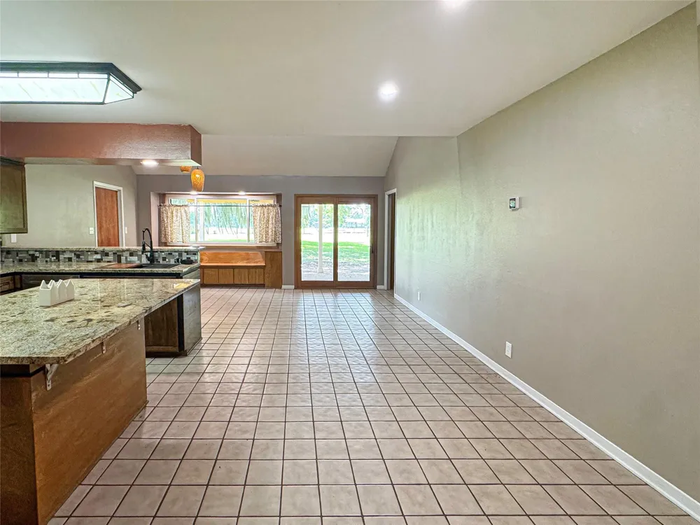 5610 County Road 823 West Columbia, TX 77486