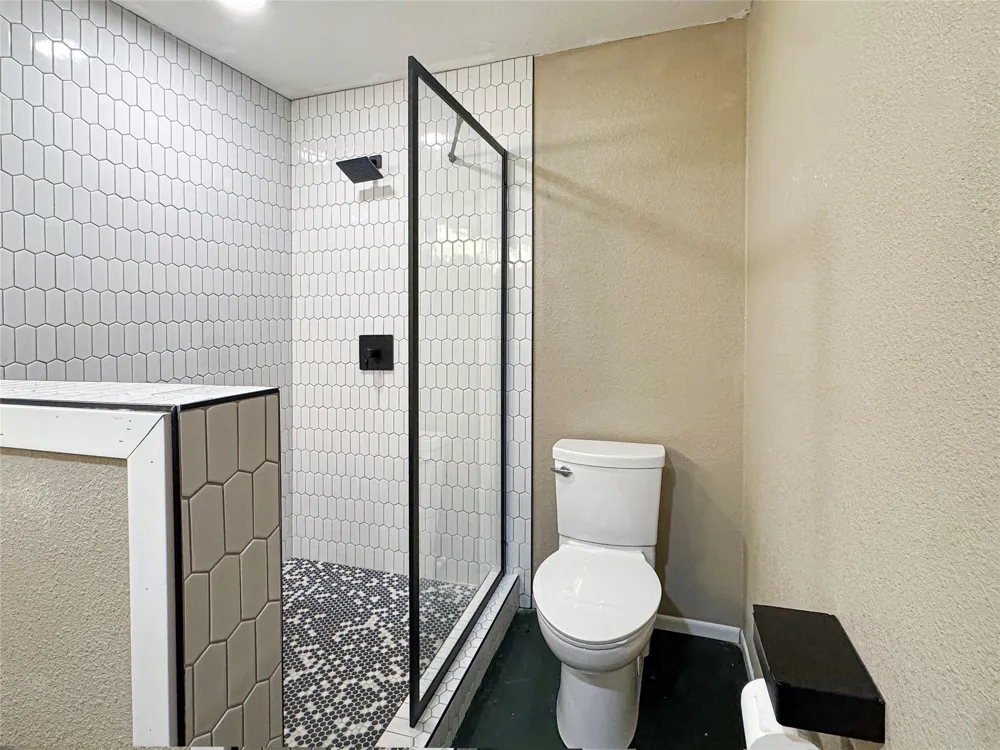 5610 County Road 823 West Columbia, TX 77486