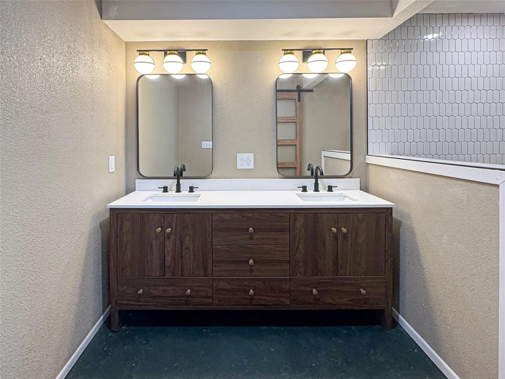 5610 County Road 823 West Columbia, TX 77486