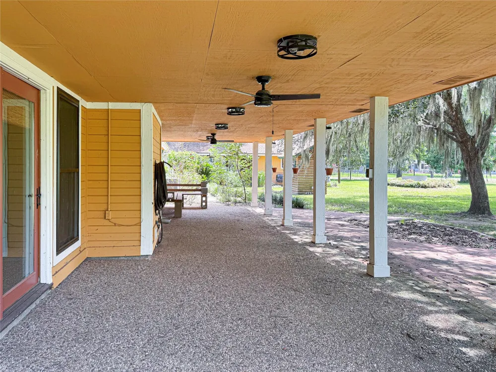 5610 County Road 823 West Columbia, TX 77486