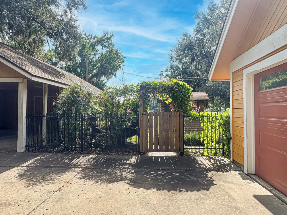 5610 County Road 823 West Columbia, TX 77486
