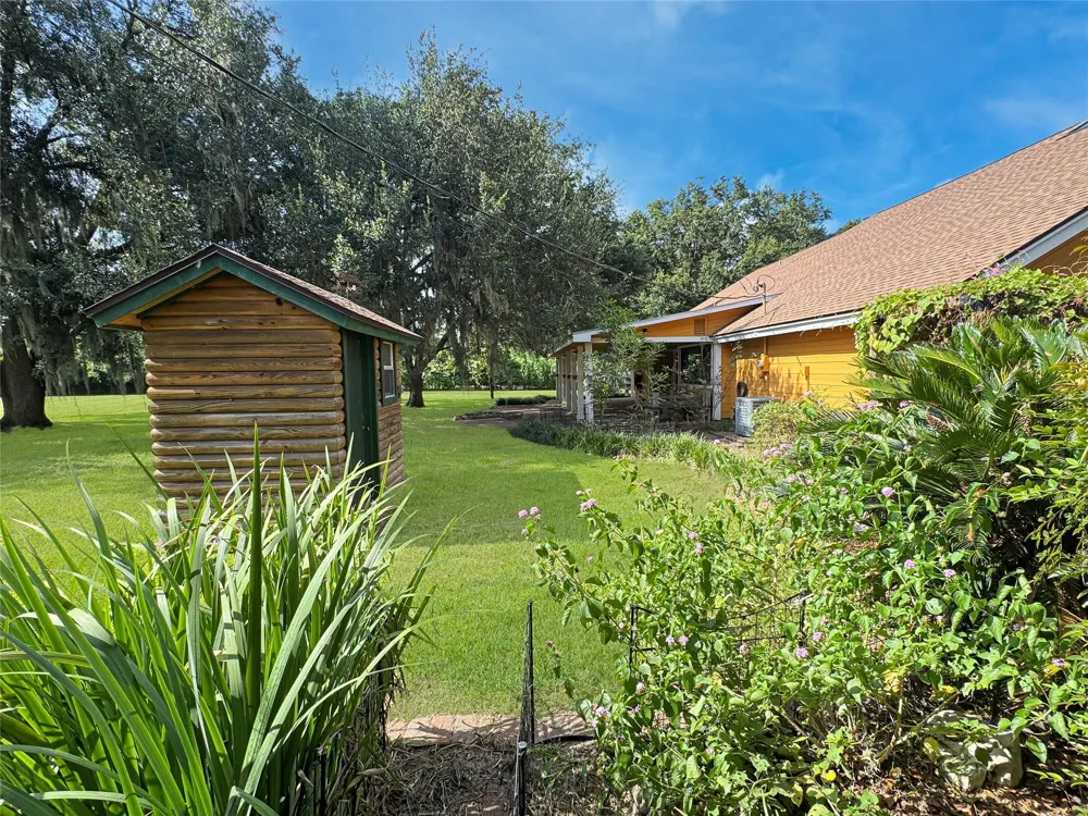 5610 County Road 823 West Columbia, TX 77486
