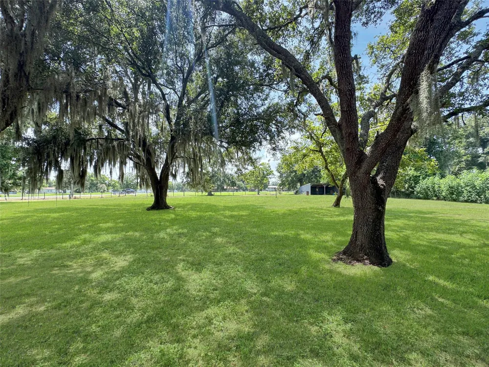 5610 County Road 823 West Columbia, TX 77486