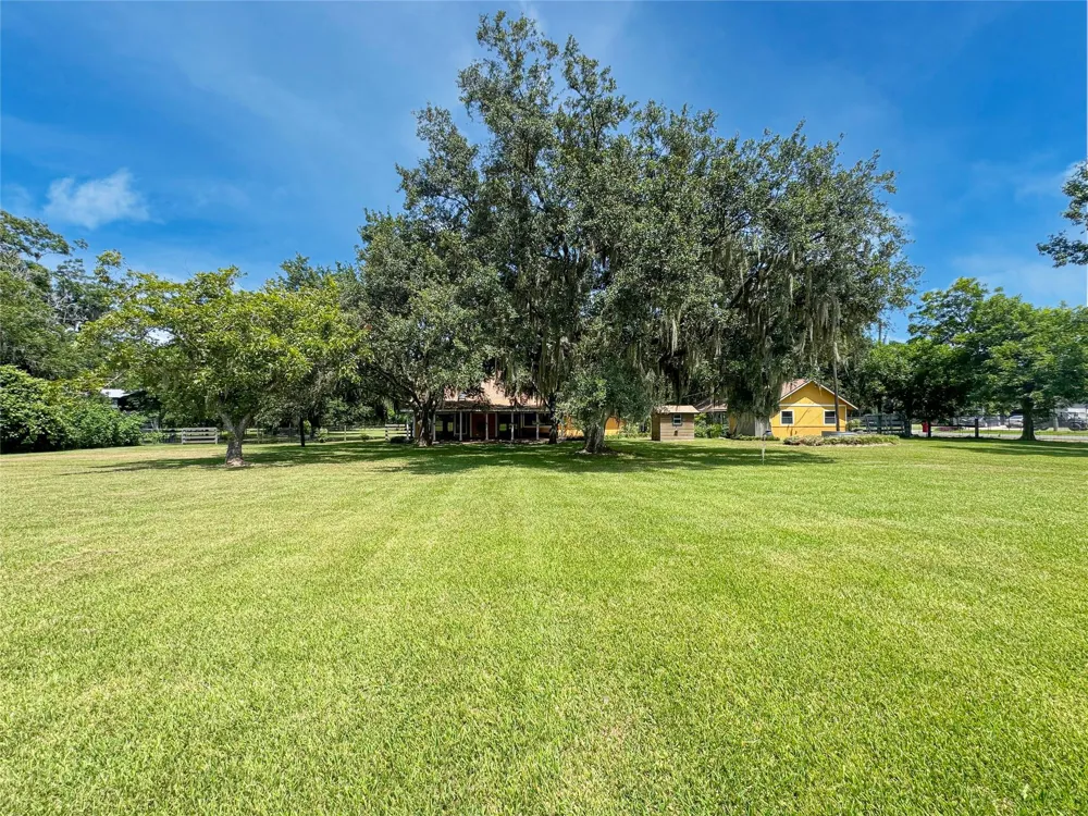 5610 County Road 823 West Columbia, TX 77486
