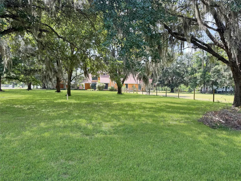 5610 County Road 823 West Columbia, TX 77486