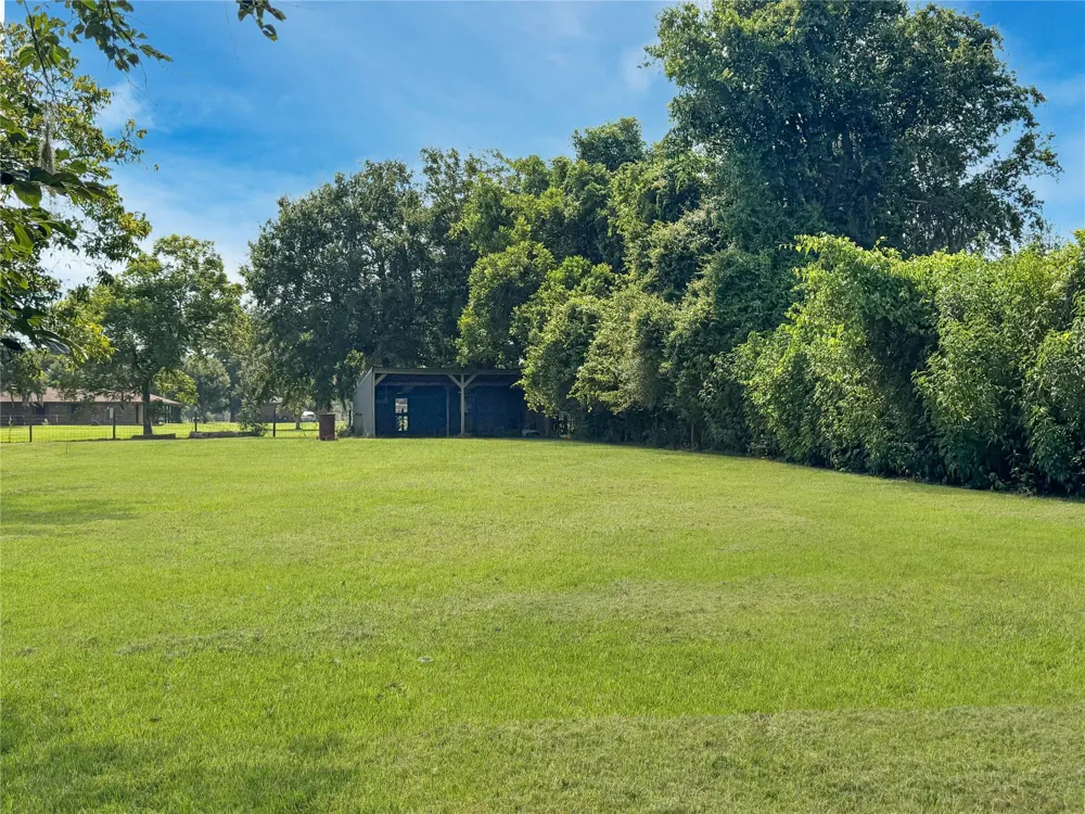 5610 County Road 823 West Columbia, TX 77486
