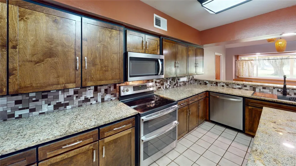 5610 County Road 823 West Columbia, TX 77486