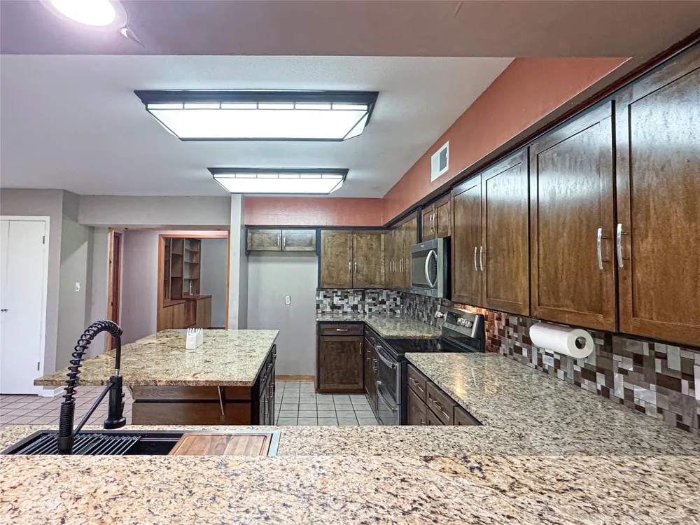 5610 County Road 823 West Columbia, TX 77486