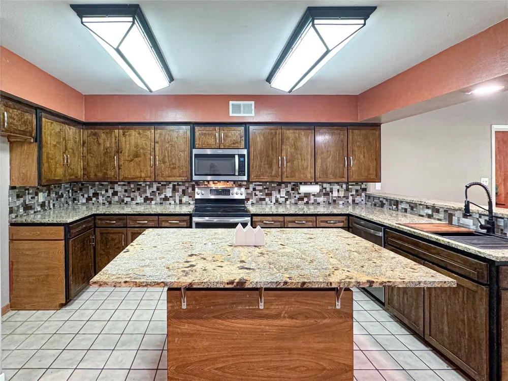5610 County Road 823 West Columbia, TX 77486