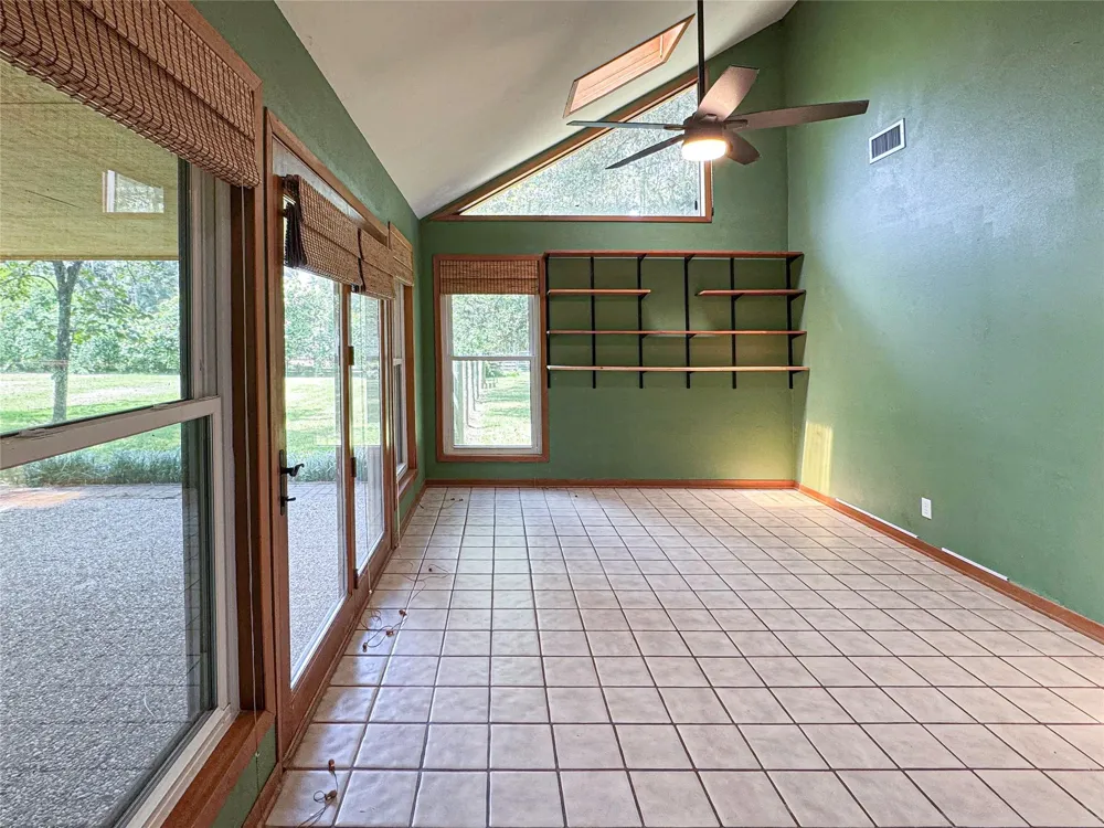 5610 County Road 823 West Columbia, TX 77486