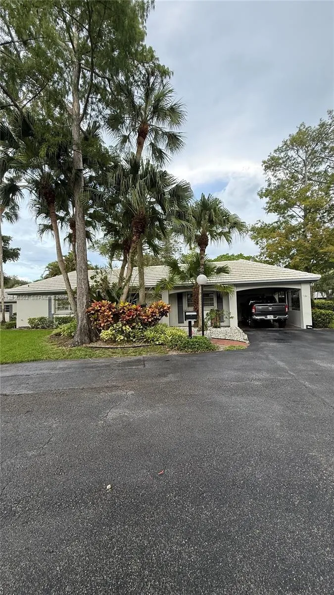 1124 W Cypress Dr Pompano Beach, FL 33069