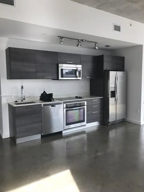 151 SE 1st St #2801 Miami, FL 33131