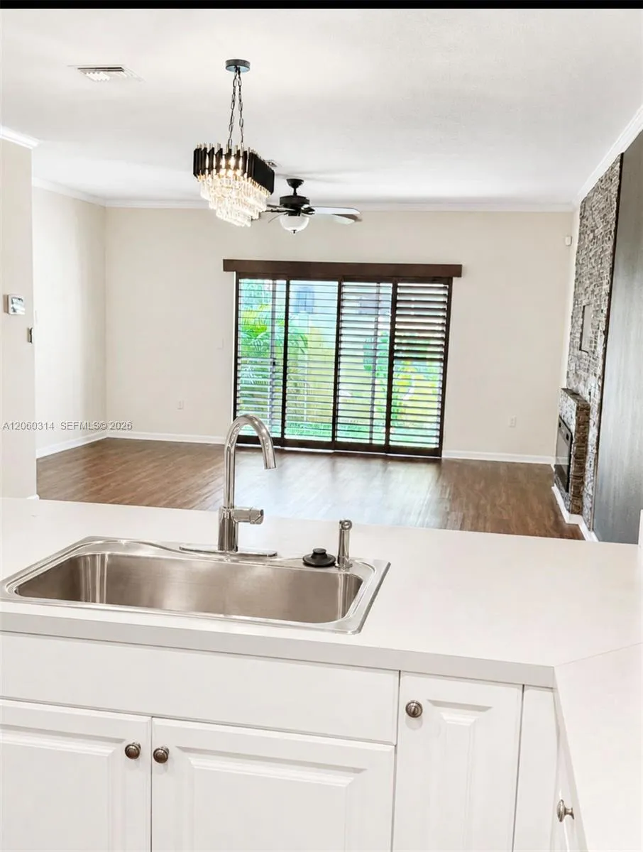 2802 NW 181st St Miami Gardens, FL 33056