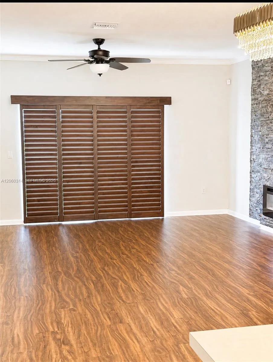 2802 NW 181st St Miami Gardens, FL 33056