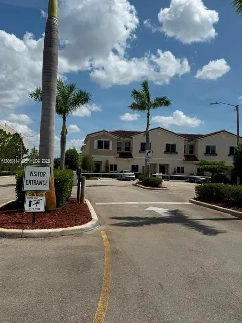 2802 NW 181st St Miami Gardens, FL 33056