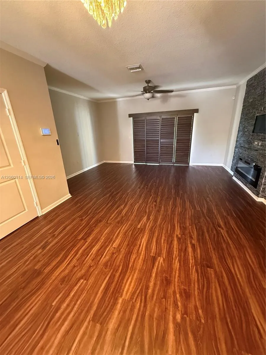 2802 NW 181st St Miami Gardens, FL 33056