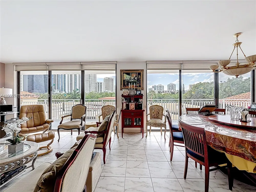 210 174th St #409 Sunny Isles Beach, FL 33160