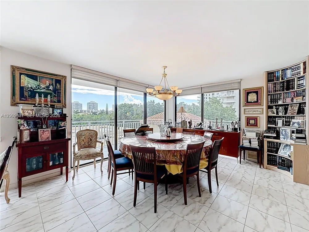 210 174th St #409 Sunny Isles Beach, FL 33160