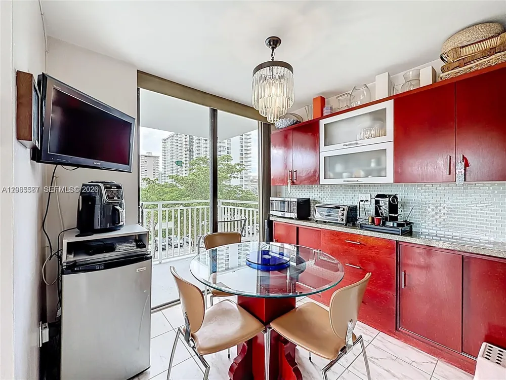 210 174th St #409 Sunny Isles Beach, FL 33160
