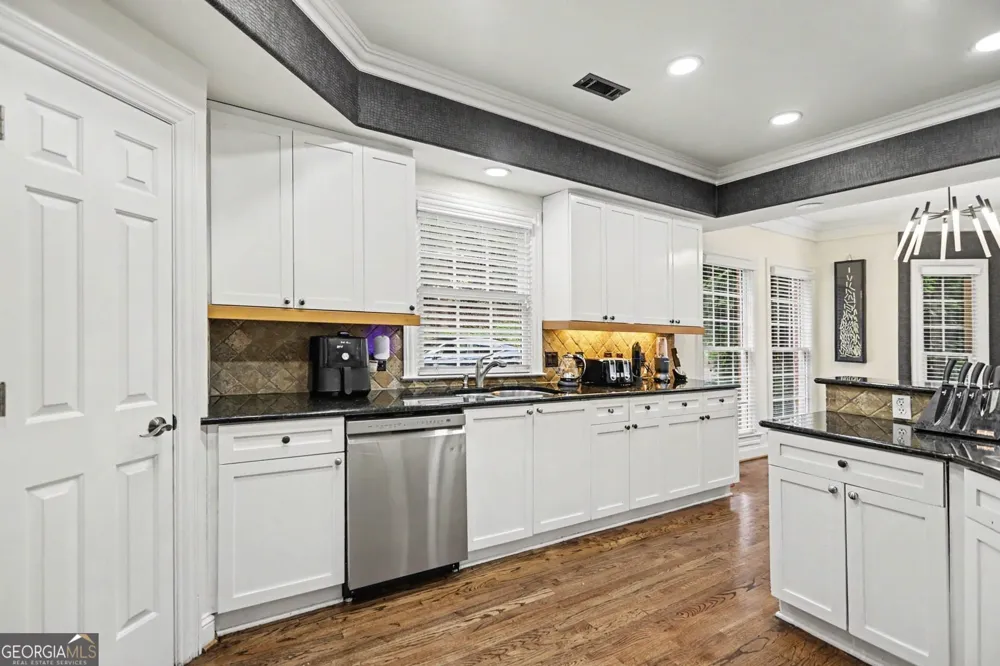6375 Glenridge DR Sandy Springs, GA 30328