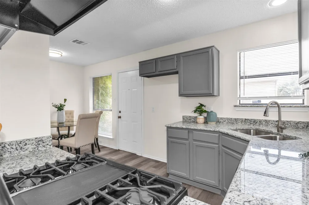 11805 S Eloise Balch Springs, TX 75180
