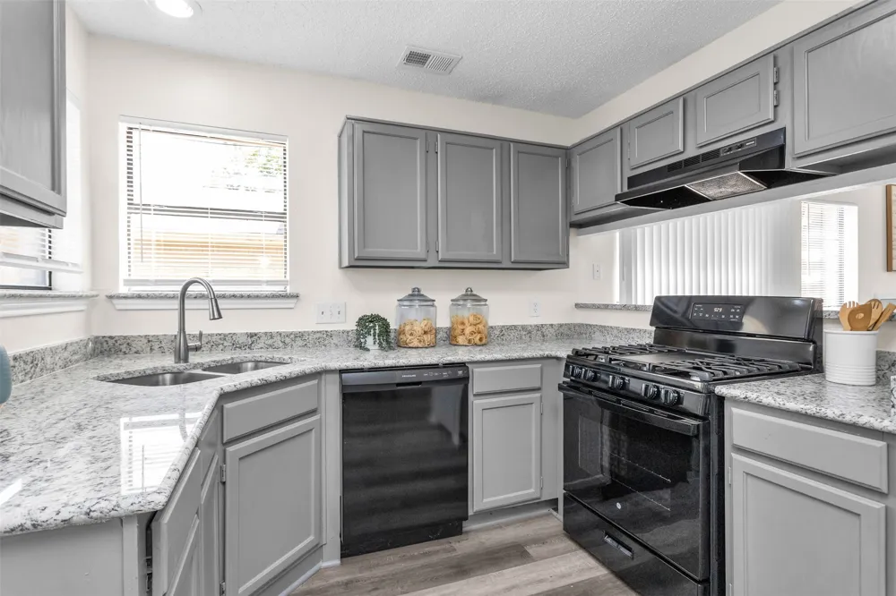 11805 S Eloise Balch Springs, TX 75180