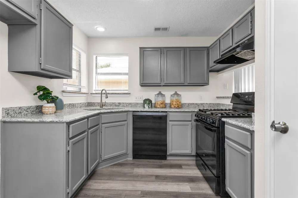 11805 S Eloise Balch Springs, TX 75180
