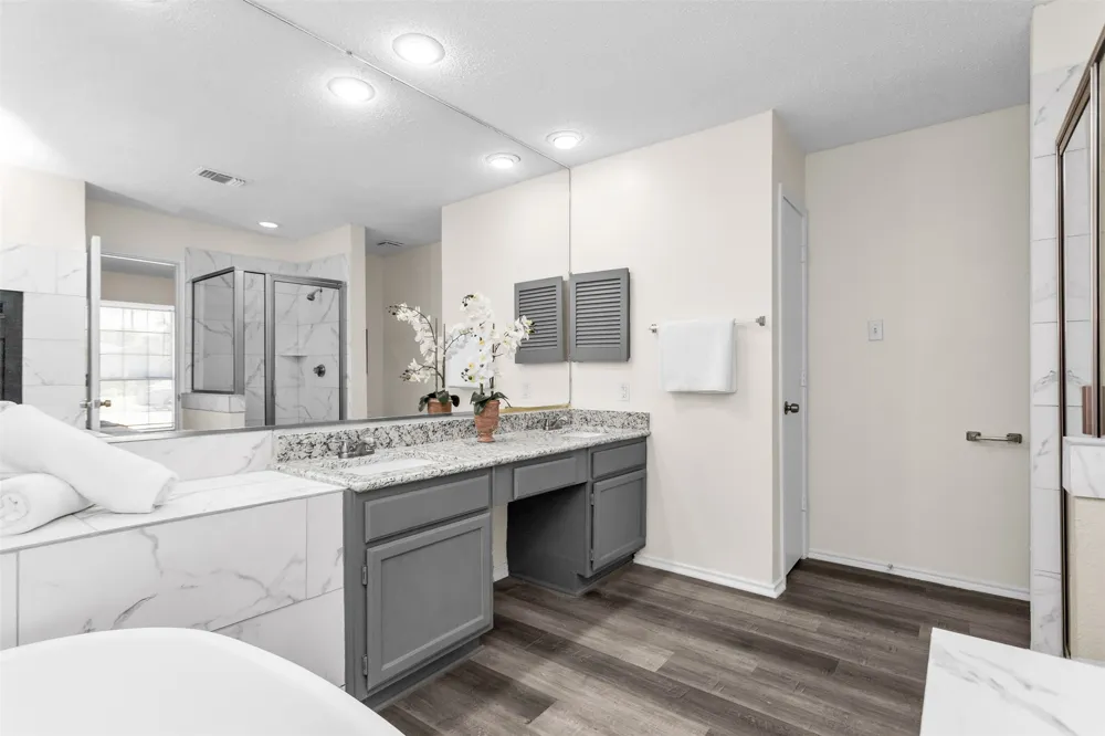 11805 S Eloise Balch Springs, TX 75180
