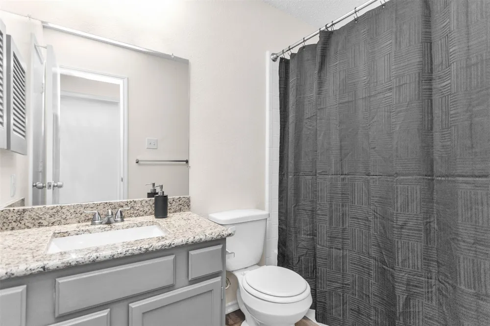 11805 S Eloise Balch Springs, TX 75180
