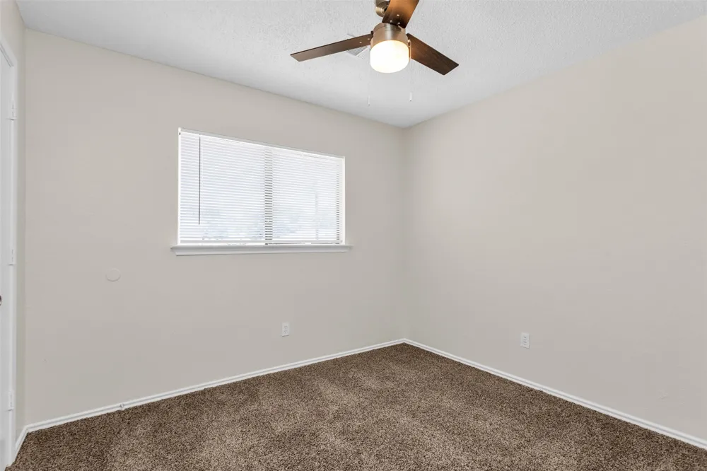 11805 S Eloise Balch Springs, TX 75180