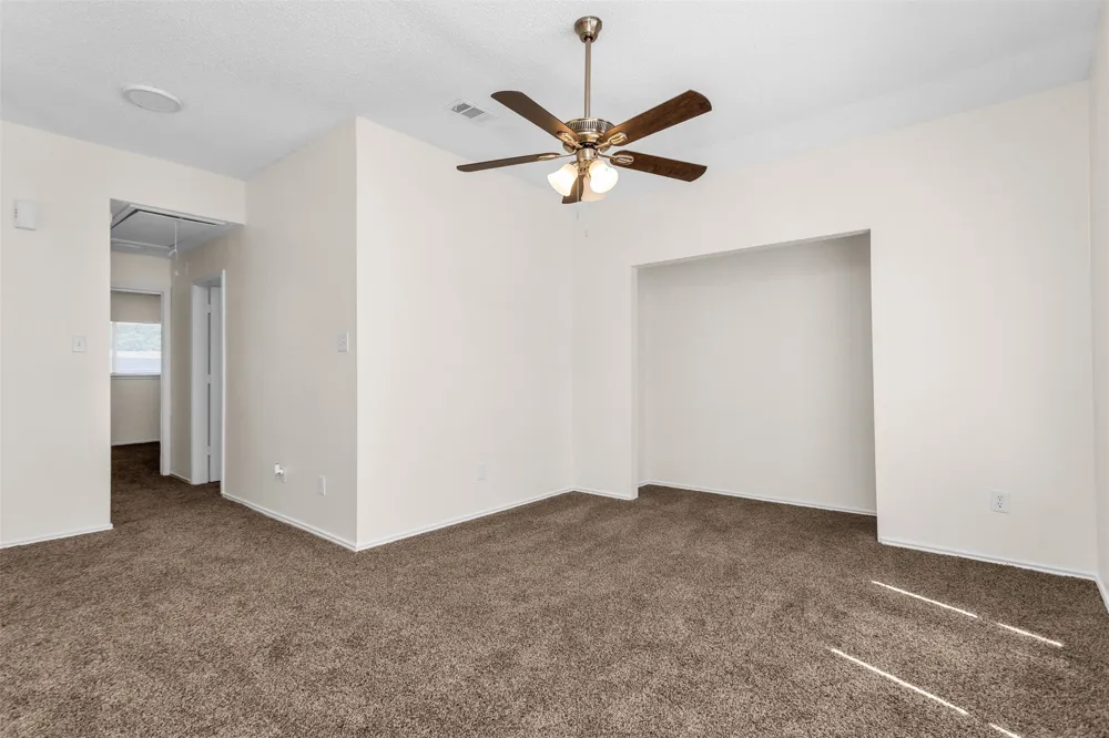 11805 S Eloise Balch Springs, TX 75180