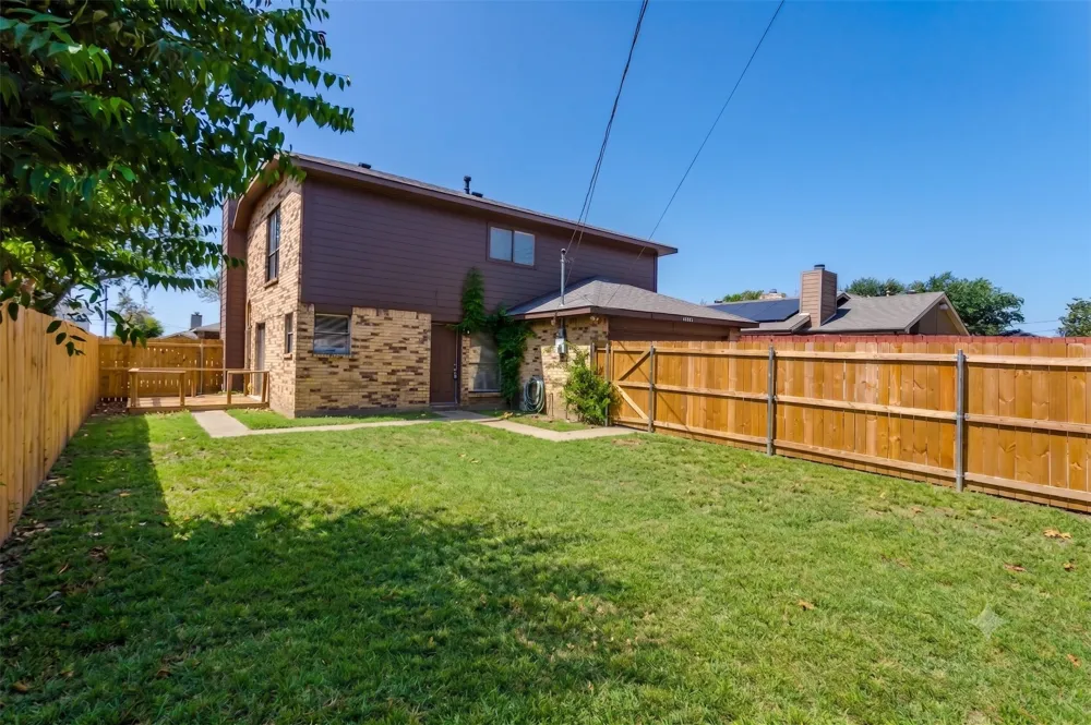 11805 S Eloise Balch Springs, TX 75180
