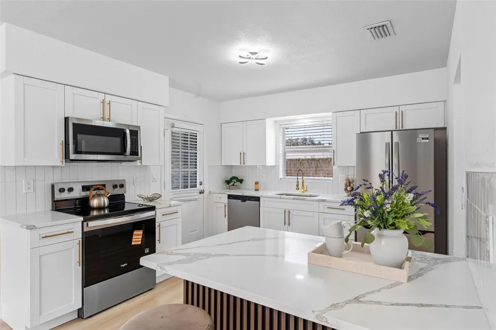 230 BEVERLY BOULEVARD Brandon, FL 33511