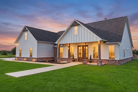 5692 County Road 1093