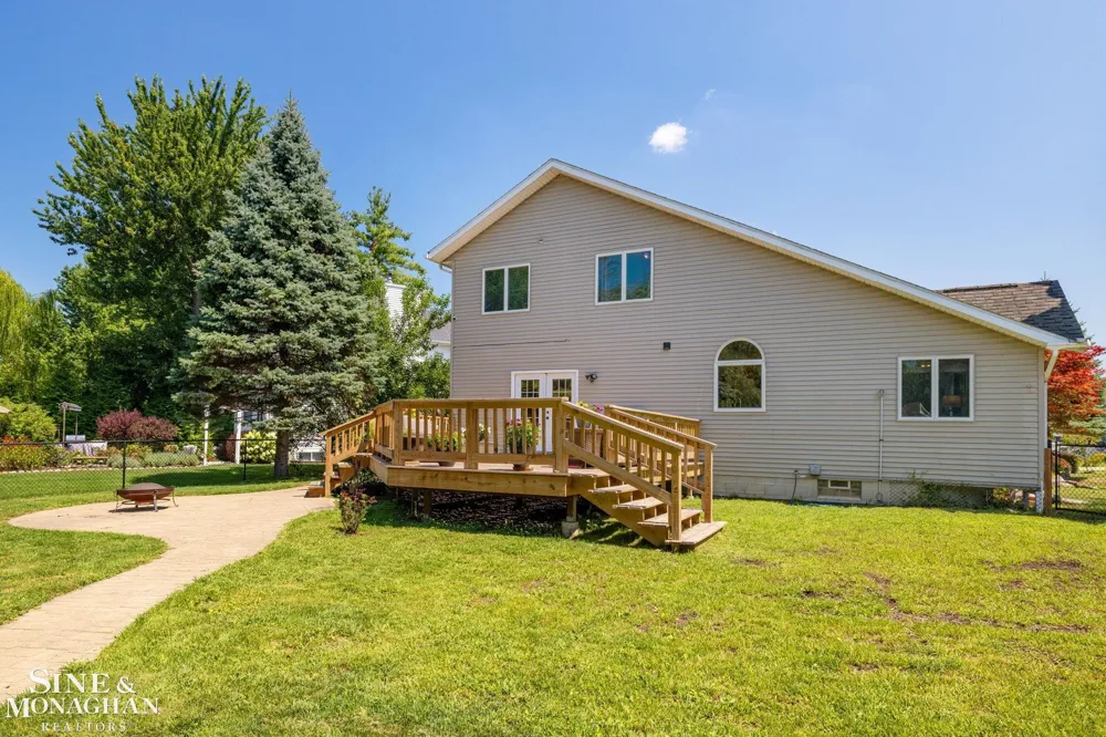 886 Montana Street Marysville City, MI 48040