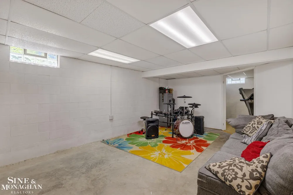 886 Montana Street Marysville City, MI 48040